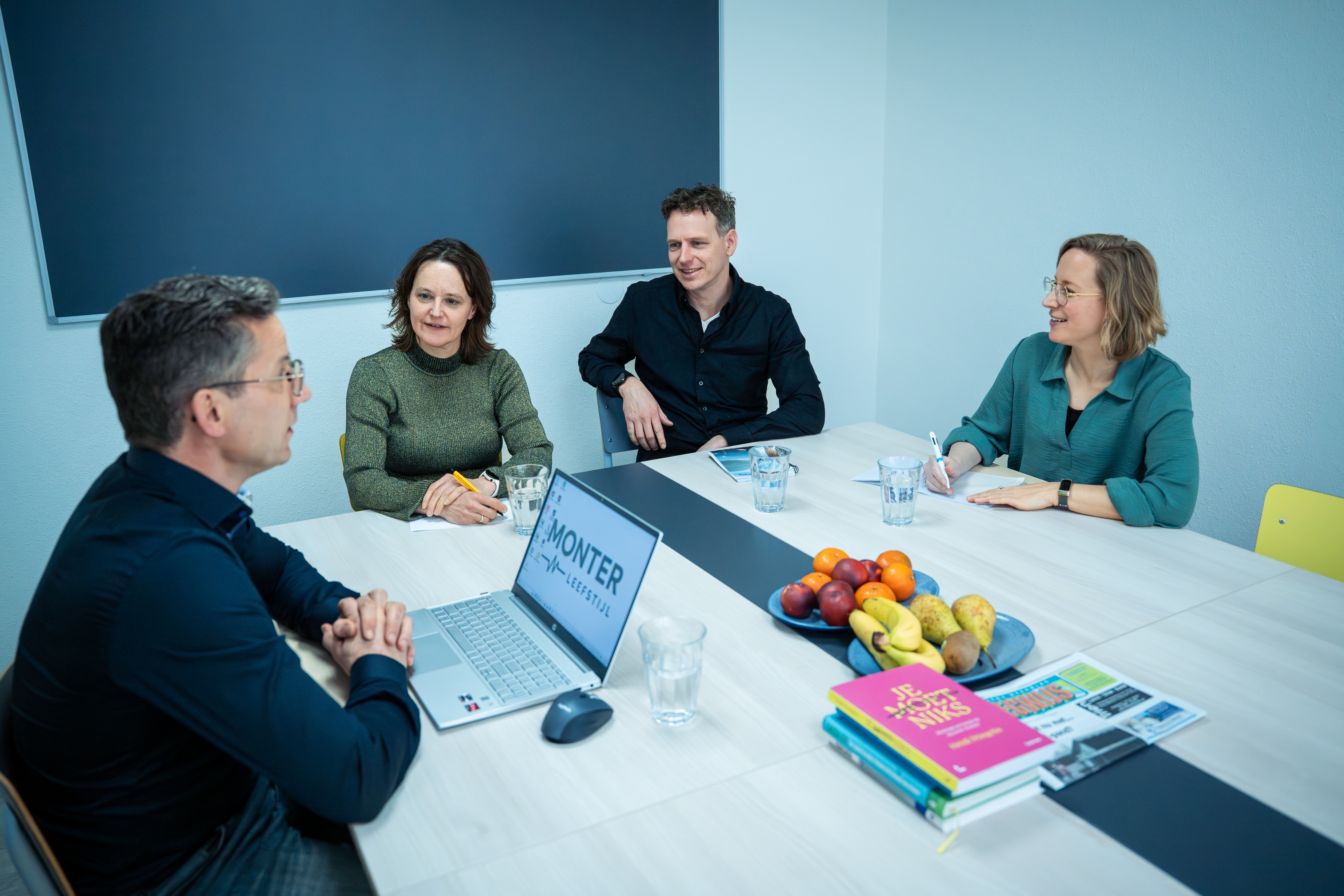 Monter team in overleg